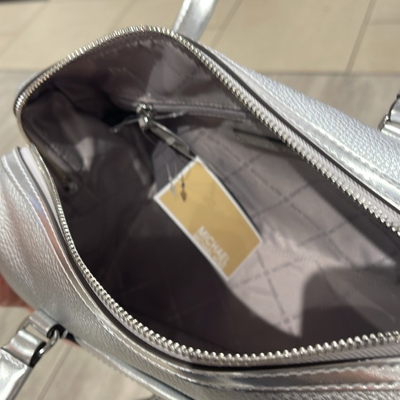 MICHAEL KORS JST MD DUFFLE TOP ZIP SATCHEL SHOULDER CROSSBODY BAG MK SILVER
PEBB - Picture 7 of 16